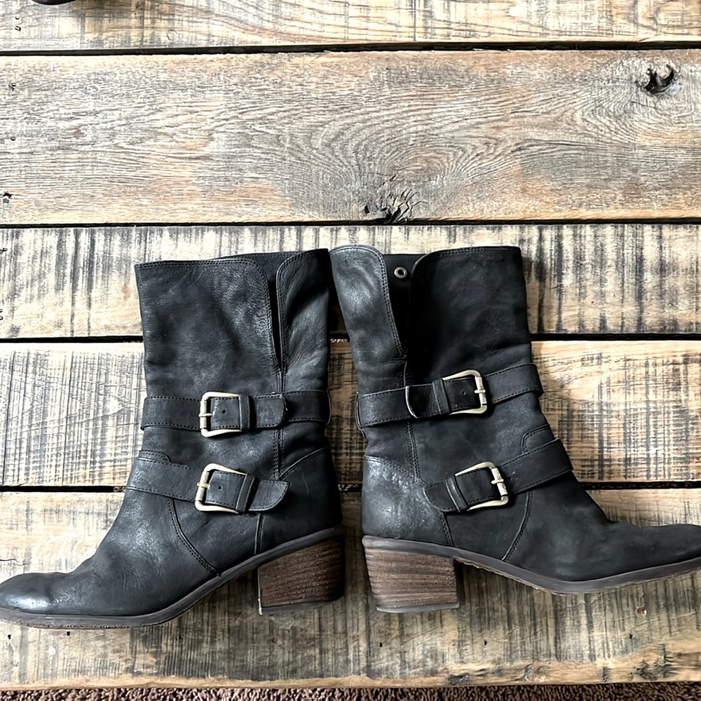 Donald Pliner Women’s boots 8M